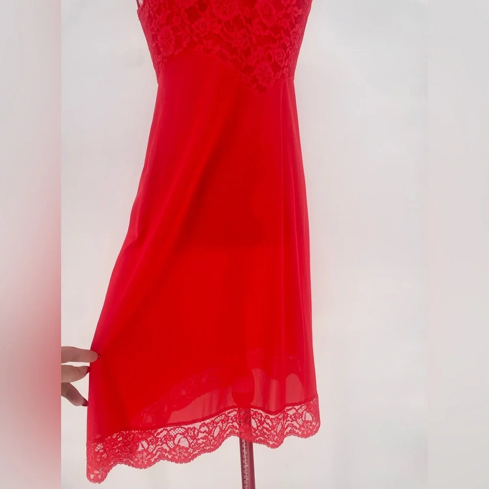 50s/60s Vibrant Red Lovely Nylon Full Slip With Lacey Bust & Lace Trimmed Hem - Picture 6 of 14